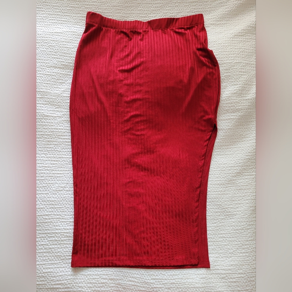 Fitted midi skirt